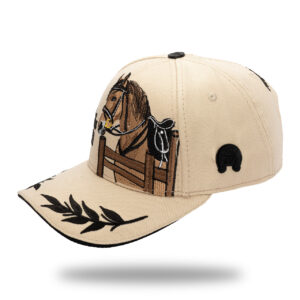 Gorra en Tela Beige Bordado Color