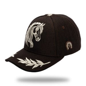 Gorra en Tela Café Oscuro Bordado Plateado